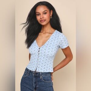 NWT- Lulu’s My Everyday Best Blue Short Sleeve Floral Print Button-Up Top, Small